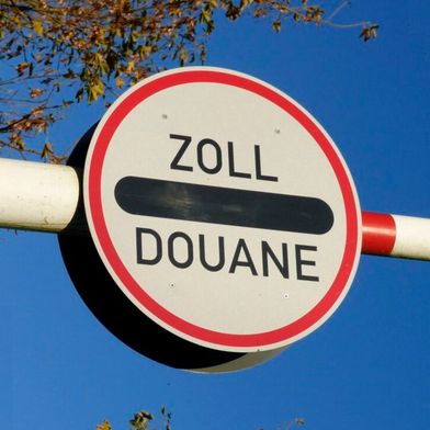 Trump denkt sich immer wieder neue Zölle aus, um offensichtlich die Welt in Atem zu halten. Sein nächster Coup betrifft 185 Länder. Die Europäische Union sinnt auf Gegenmaßnahmen. Auch Japan ist nicht begeistert ... (Bild: Quarl)