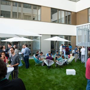 Networking und Get-Together bei der Eröffnung des AI Research Building der Universität Tübingen.