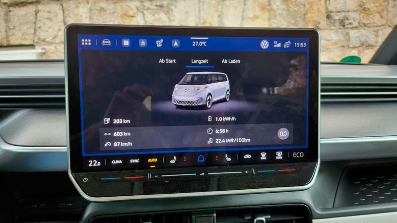 Immerhin ist der VW bei konzeptgerechter Fahrweise recht sparsam. Wir kamen bei Autobahntempo von maximal 120 kmh mit 22,4 kWh auf 100 Kilometern aus. Aber klar: Wie früher beim Diesel – Tempomat auf 130 und mit einmal tanken bis nach Spanien – das ist vorbei. (Bild: Rosenow – VCG)