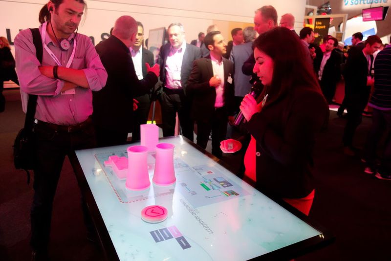 Die Absicherung Kritischer Infrastrukturen war Thema am Messestand von T-Systems.  (Bild: Markus Dalke)