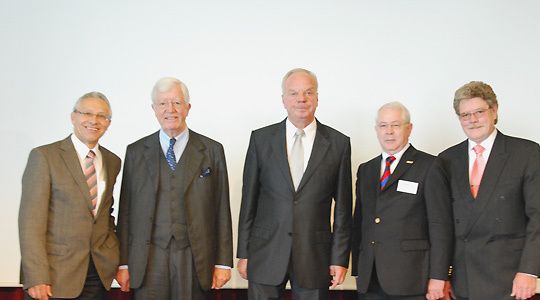 Vier Verbands-Präsidenten und die Politik: (v. li.) Horst Friedrich, FDP, Robert Radermacher, ZDK, Volker Lange, VDIK, Harald Brockmann, BVSK, und Friedrich Nagel, ZKF. (Archiv: Vogel Business Media)