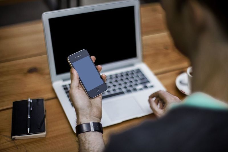 Smartphones and laptops are often produced with toxic or otherwise hazardous substances. (Picture: Unsplash (CC0))
