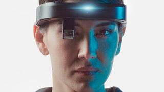 Weniger Maschinenstillstände, sicherere Prozesse und produktivere Mitarbeiter: AR-Brillen wie die Almer Arc 2 könnten zum echten Game-Changer der Industrie werden. (Bild: Almer Technologies)