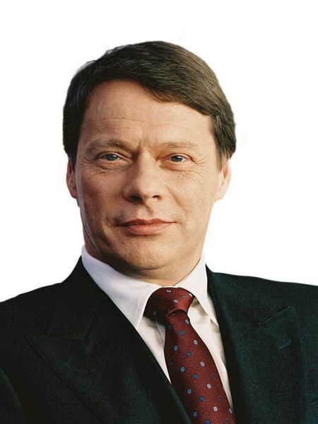 Dr. John Feldmann, Mitglied des Vorstands und verantwortlich für die Kunststoffe sowie für das Öl- und Gasgeschäft der BASF: „Die BASF will den Anteil an Spezialitäten und innovativen Produkten mit Differenzierungspotenzial bis 2010 von etwa 25 auf über 40 Prozent des Kunststoffumsatzes erhöhen.“  (Bild: BASF)
