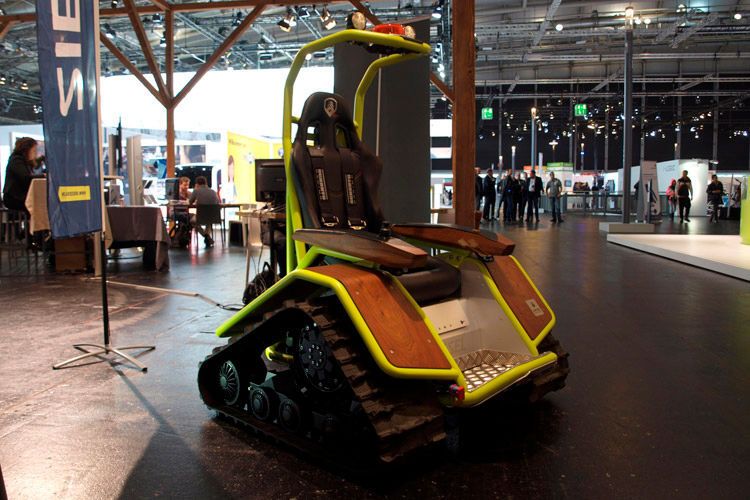 Etwas einsam steht ein seltsam anmutendes Gefährt in einer der Messehallen auf der IAA. (Foto: sp-x)