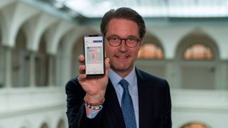 Erst in der vergangenen Woche hatte Bundesverkehrsminister Andreas Scheuer den digitalen Führerschein vorgestellt. (Bild: BMVI)
