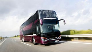 Die Reisebusbranche leidet immer noch unter den Folgen der Pandemiephase. (Bild: Daimler AG)