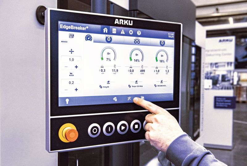 Besonders einfach wird die Bedienung des Edge Breaker 6000 mit dem ARKU Wizard. Der Bediener muss nur noch wenige Parameter eingeben, alle weiteren Einstellungen errechnet die Software. (Bild: Arku)