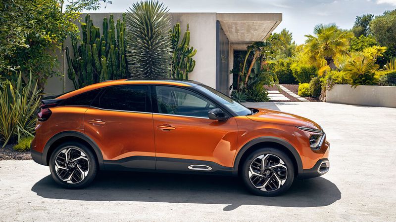 Der Citroen C4 bricht mit den Design-Konventionen der Vorgänger und kommt als coupéhafter Crossover – auf Wunsch auch elektrisch. (?)