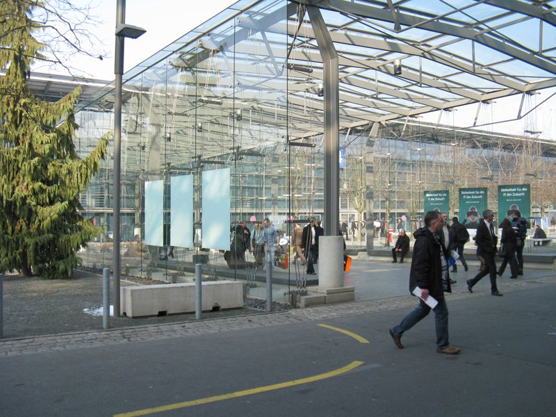 Auch die Außenbereiche werden jetzt eingeglast, wie hier in Halle 13. (Bild: ab)