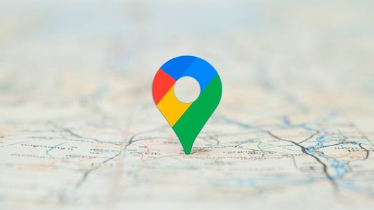 Der US-Internetriese Google drängt mit seinen Softwaresystemen, wie etwa Google Maps (Symbolbild) immer stärker ins Automobilgeschäft. Doch es gibt Gründe, warum viele Unternehmen aus dem Automobilbereich das nicht wollen. Nun will man Gegensteuern ...(Bild:  Google)