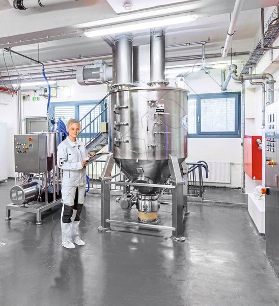 Der Amixon-Konusmischer Typ AM in hygienischer Ausführung realisiert ideale Mischgüten bereits bei Füllgraden von 5 bis 10 Prozent.  (Amixon)