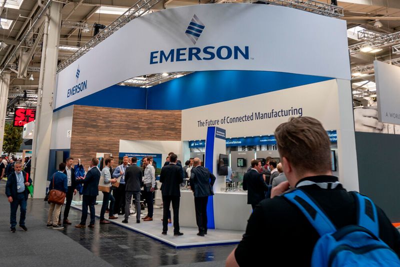 Im Rahmen der Messe legte Emerson einen Schwerpunkt auf die Markteinführung des ersten pneumatischen Ventilsystems mit optionaler OPC-UA-Funktionalität. Das System will die Interoperabilität fördern und den Datenzugriff vereinfachen. Auch die Produktivitätseffizienz soll nach Vorstellung des Herstellers profitieren, indem ein digitaler Zwilling integriert werden kann. (Bild: Vogel Communications Group)