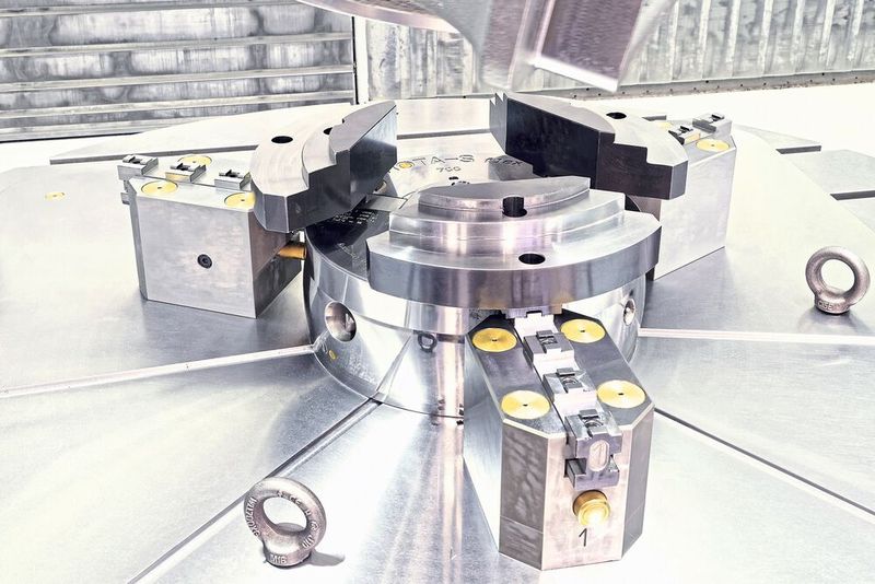 Das Schunk-Handspannfutter Rota-S flex wiegt bis zu 60 Prozent weniger als konventionelle Drehfutter und deckt einen besonders grossen Spannbereich ab.  (Schunk)