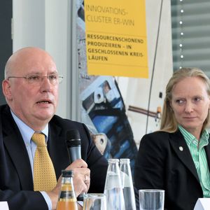 Start des Innovationsclusters: Prof. Michael Schenk, Leiter des IFF, und Prof. Birgitta Wolff, Ministerin für Wissenschaft und Wirtschaft.