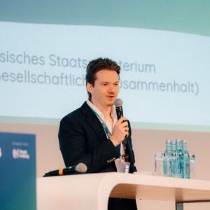 Martin Blaschka, Geschäftsführer der INNO3 GmbH, begrüßte die Teilnehmer im Namen des Veranstalters, gefolgt ...(Bild:  WACH Studio GmbH)