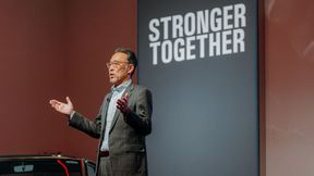 Toyota-Europa-CEO Yoshihiro Nakata erklärte, warum was er unter dem Slogan „Stronger together“ versteht und welchen Weg der japanische Hersteller hin zur emissionsfreien Mobilität einschlägt. (Bild: Vincent Gorissen Fotografie)