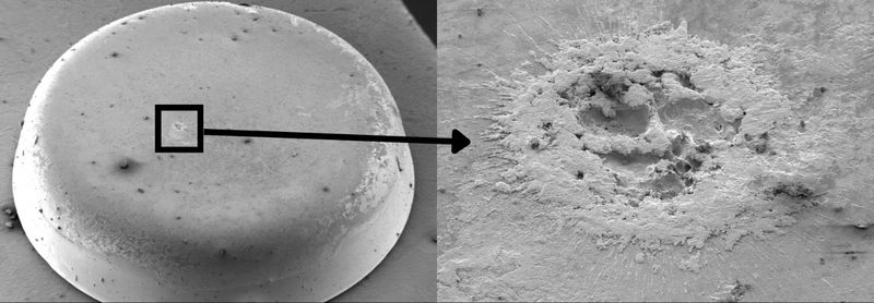 Elektrische Bauteile analysieren Vom privaten Haushaltsgerät bis zum Kraftwerkspark: So genannte Wechselrichter sind zentrale elektrische Geräte, die Gleichspannung in Wechselspannung umwandeln und etwa für Photovoltaik (PV)-Anlagen und Batteriespeicher unerlässlich sind.  Hochwertige Wechselrichter erreichen trotz Dauerbelastungen typischerweise eine Lebensdauer von 20 bis 25 Jahren. Welche Bauweisen, Materialien und Auslegungen dies sicherstellen, ist aber noch weitgehend unbekannt. Ein Team des Fraunhofer-Instituts für Mikrostruktur von Werkstoffen und Systemen IMWS hat die Entwicklung präziserer Methoden für Lebensdauervorhersagen vorangetrieben und dazu unter Laborbedingungen eine Vielzahl von Defekten und Degradationsmechanismen gezielt provoziert. So erhielten sie u.a. Erkenntnisse zu Rissen in Keramikschichten, wodurch die Isolationsfestigkeit von Leistungsmodulen gefährdet werden kann. In der rasterelektronenmikroskopischen Aufnahme oben ist ein geschädigter Relais-Kontakt nach zyklischer Strombelastung zu sehen.    Hier gehts zur Originalmeldung Wissenschaftsbild des Tages vom 24.10.2024  (Bild: Fraunhofer IMWS)