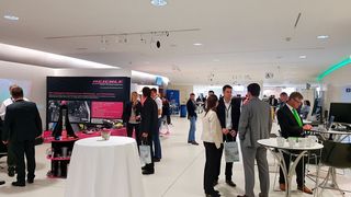 Zwischen den Vorträgen hatten die rund 200 Besucher der Werkzeug- und Formenbautage die Möglichkeit, sich im Rahmen der Ausstellung zu aktuellen Trends und Themen der Branche auszutauschen. (Bild: Stocker)