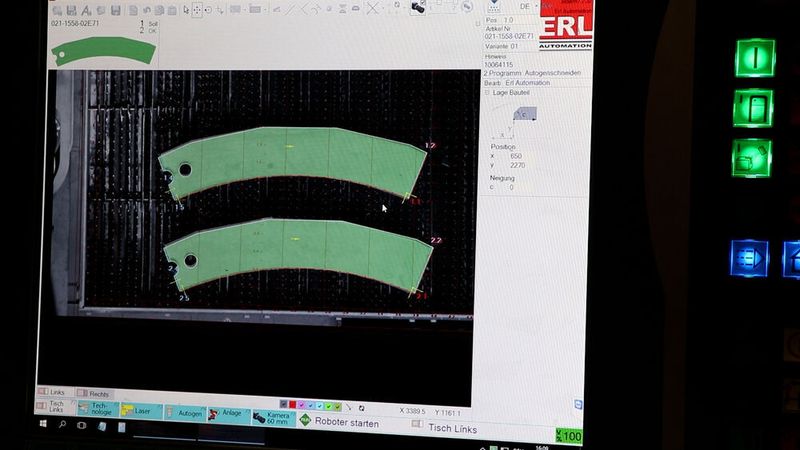 Die Tischbelegung mit Bauteilen kann der große Biber von selbst erkennen. Die dazu nötige Funktion heißt Intelliplace. So reduziere man als Lohnschneidbetrieb seine Nebenzeiten. (ERL)