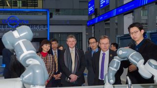 Mit seiner Internet-Plattform Cosmoplat will Haier die Umwandlung von der klassischen zur kundenspezifischen Massenfertigung von Kühlschränken vorantreiben. Covestro unterstützt das Projekt mit seiner Expertise in der Digitalisierung der Chemie.  (Covestro)