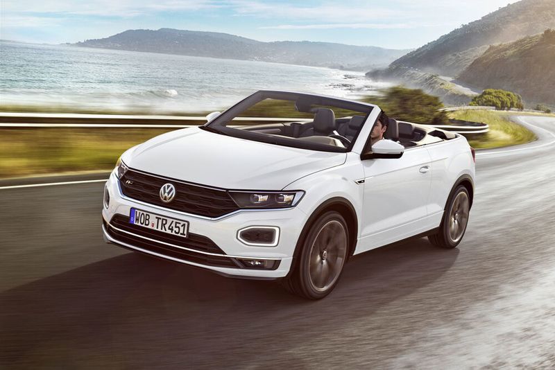 Bis zu einer Geschwindigkeit von 30 km/h lässt sich das Verdeck während der Fahrt schließen.
 (VW)