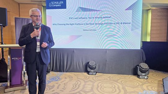 Helmut Schuller stellt das neue bocad Feature auf dem Aveva Day in Malaysia vor. (Bild:  Schuller&Company)