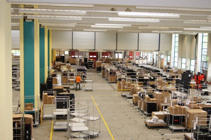 Als im März 2011 das Erdbeben in Fukushima ganz Japan erschütterte, konnte Fujitsu innerhalb kürzester Zeit seine Produktionsaufträge von asiatischen Werken nach Augsburg verlagern und so Lieferengpässe bei Servern vermeiden.  (IT-BUSINESS)