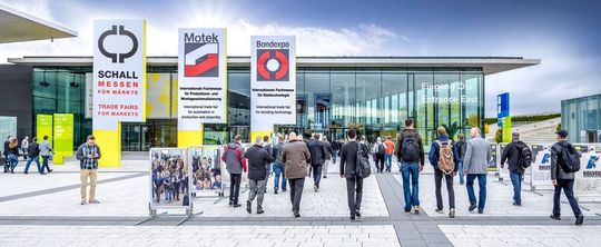 Als Fachmesse für Produktions- und Montageautomatisierung bildet die Motek/Bondexpo die gesamte Wertschöpfungskette ab und schafft gezielt eine Vernetzung zwischen Technologieanbietern und Anwendern.(Bild:  P. E. Schall GmbH & Co. KG)