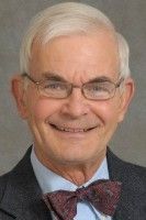 Professor Eckard Wimmer wird mit der Robert-Koch-Medaille in Gold geehrt. (Bild: Privat)