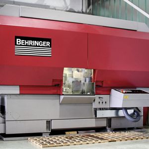 Bild 1: Sägemaschinen müssen heute mehr leisten, als nur Werkstoffe zu trennen. Schwer zerspanbare Materialien liegen im Trend und werden mit der Speed-Cutting-Technik produktiver und präziser bearbeitet als mit konventionellen Anlagen.