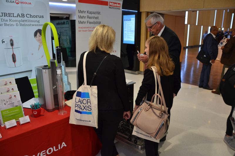 Impressionen der Lab-Supply Münster vom 25. September 2019  Die vorletzte Lab-Supply Messe 2019 fand im Messe und Congresszentrum, Halle Münsterland statt. Impressionen vom Messetag sowie einige Besucherstimmen finden Sie in dieser Bildergalerie. Die nächste Lab-Supply ist am 29. Oktober 2019 in Hamburg. Weitere Infos zu den kommenden Lab-Supply-Messen finden Sie auf www.lab-supply.info.   Lese-Empfehlung: Nachbericht zum erfolgreichen Auftakt der Lab-Supply in Wien. (LABORPRAXIS, C. Lüttmann)