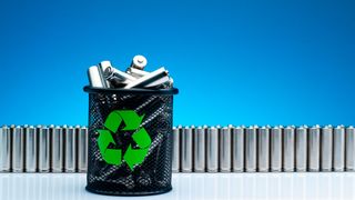 Das Recycling von Akkus könnte in Europa schon vor 2035 ein rentables und nachhaltiges Geschäft werden. (Bild: tavrox - stock.adobe.com)