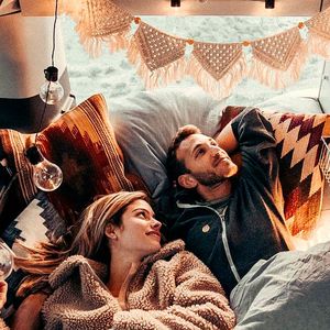 Die Definition „Raumwunder“ ist wahrscheinlich eine individuelle Sache, aber Platz für zwei ist im Proace-Umbau auf jeden Fall.(Bild:  Hymer)