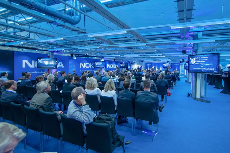 Neben den 31 Ständen der Ausstellung bot Nokia ein Vortragsprogramm. (Nokia/ christian hass Stuttgart)