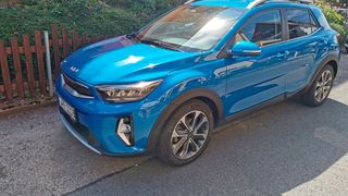 Der Kia Stonic begleitete uns durch diverse Bundesländer und erwies sich als genügsamer Klein-SUV mit ausreichend Platz.  (Bild: Christian Otto/ Vogel Communications Group )