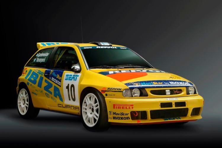 Für die etwas jüngeren Automobilfans: Mit dem Ibiza Kit Car sicherte sich Seat zwischen 1996 und 1998 drei Rallye-WM-Titel in Folge. Der 2-Liter-Motor leistete 250 PS gemäß Gruppe-A-Reglement. (ERF)