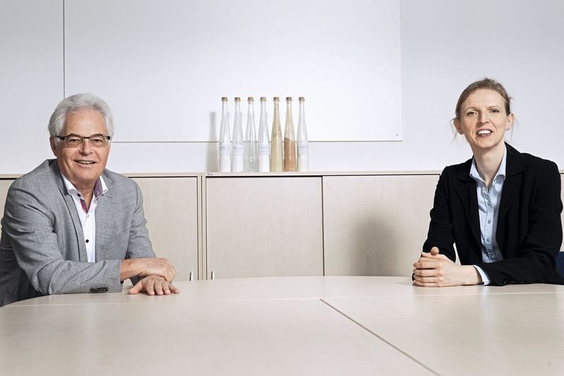 Prof. Dr. Eckhard Weidner und Dr. Sulamith Frerich forschen sowohl an der RUB als auch am Fraunhofer-Institut Umsicht in Oberhausen. (Bild: Roberto Schirdewahn)
