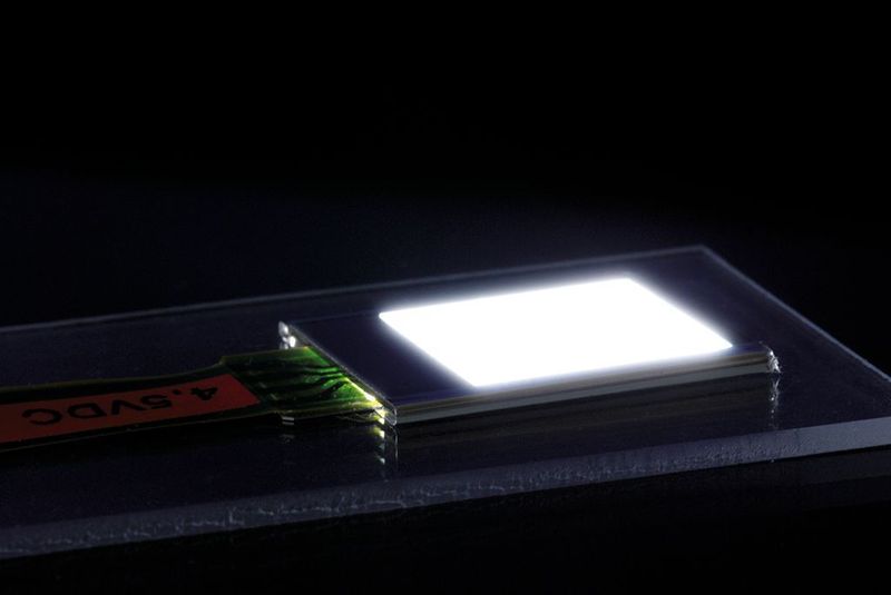 Bild 2: Mikrostrukturierte Folie als LED-Hintergrundbeleuchtung für Displays. (IPT)