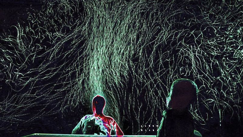 Abb.1: Die Wirbel leuchten lassen: Mithilfe von Tracer-Partikeln, einer Lichtprojektion und Hochgeschwindigkeitskameras werden am Hermann-Rietschel-Institut Luftströmungen und Partikelausbreitungen in Innenräumen vermessen. Damit lassen sich z. B. Modelle für das Infektionsrisiko in Innenräumen erstellen. (Bild: Hermann-Rietschel-Institut / TU Berlin)