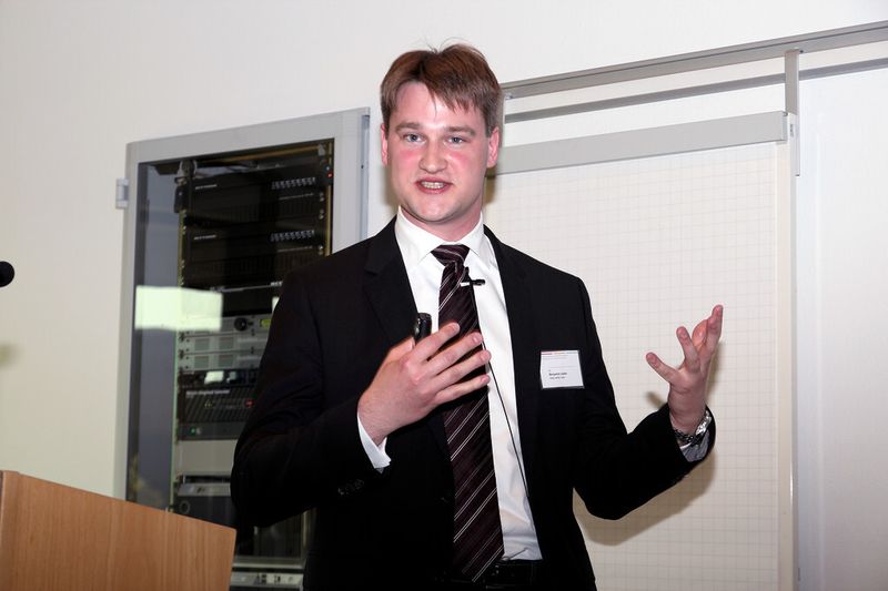 Dr. Benjamin Jurke, Teamleiter Vorausentwicklung bei der DMG Electronics GmbH, einer Tochtergesellschaft von DMG Mori Seiki: „Die wichtigste Frage in den Unternehmen ist: Was kann die Produktivität weiter steigern?“ (Bild: Reinhold Schäfer)