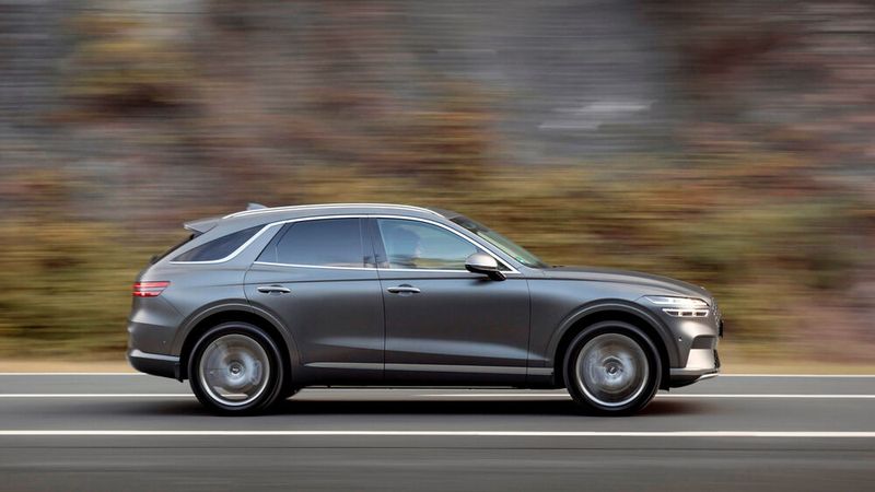 Mit 436 PS hat das Auto ordentlich Wumms – und auf Wunsch gibt es per Boost-Knopf sogar kurzzeitig 490 PS. (Bild: Genesis)