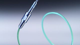 Kistler zeigte auf der diesjährigen Fakuma vom 14. bis 18. Oktober 2014 optimierte Sensoren und Systeme zur Qualitätsprüfung von Spritzgiessprozessen. Wird etwa das Kabel dieses Werkzeuginnendrucksensors Typ 6183C beschädigt, lässt es sich jetzt vom Anwender vor Ort schnell und einfach austauschen. (Bild: Kistler)