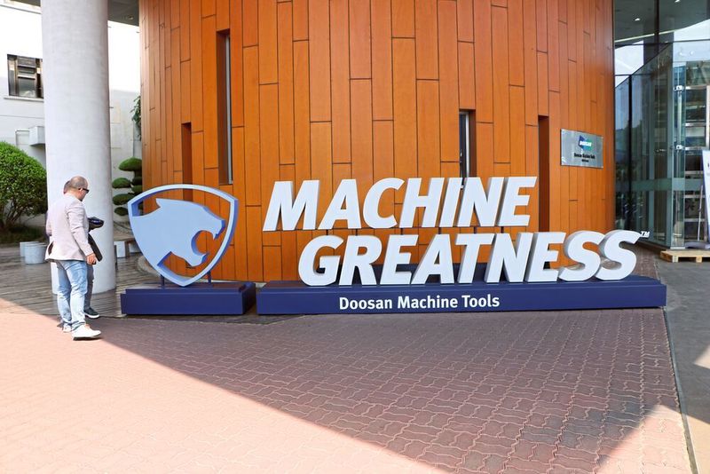Doosan lud vom 15. bis 17. Mai nach Changwon, Korea, zur 12. Doosan International Machine Tool Fair (DIMF). 80 Maschinen, darunter 30 Neuvorstellungen, konnten vor Ort besichtigt werden. (Sonnenberg)