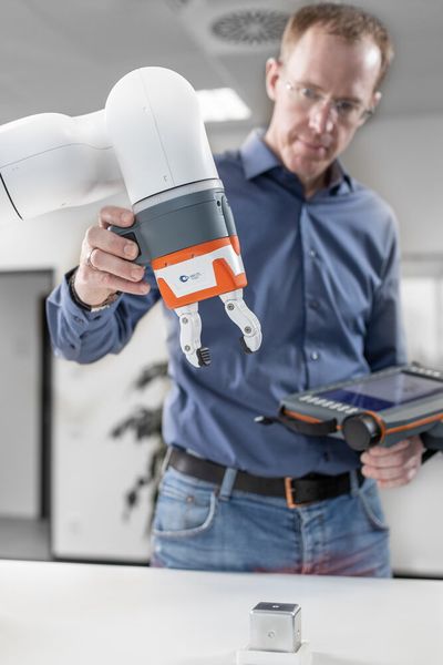 Der Cobot LBR Iisy wird als erster Roboter ausschließlich mit dem neuen Betriebssystem laufen. (Kuka)