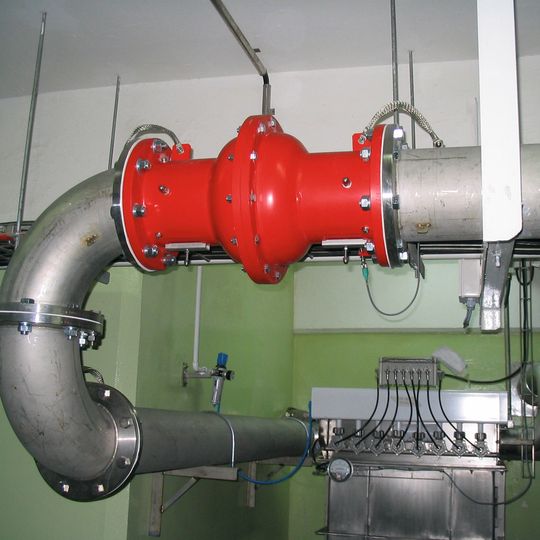 Ventex-Ventile werden zwecks Entkopplung in den Rohrleitungen angebracht.(Bild:  Rico Sicherheitstechnik)