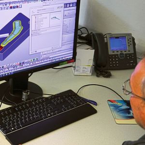 Automatisiert Programmieren: Aesculap nutzt im Werkzeugbau das Hypermill Automation Center. Das erste Projekt betraf die Schmiedegesenke für Hüftgelenke.(Bild:  Open Mind)