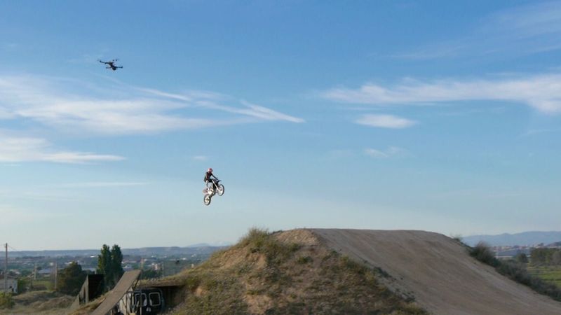 AirDog – das weltweit erste, selbstgesteuerte Sport-Aktion-Fluggerät für Filmaufnahmen bei Outdoor- und Extremaktivitäten – hergestellt mit Stratasys 3D-Drucktechnologie. (Bild: Helico)