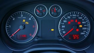 Ein perfekt ausgeleuchtetes Display: zur Beleuchtung von Armaturentafeln werden mitunter über 200 LEDs eingesetzt (Archiv: Vogel Business Media)