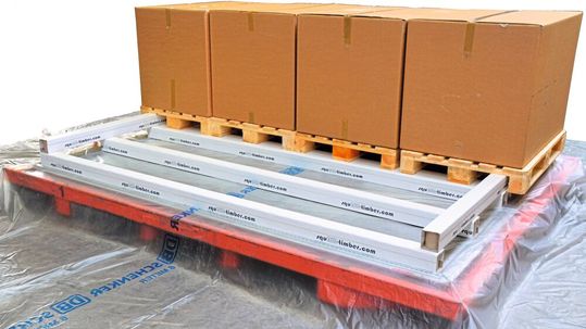 Das System „squAIR-timber“ von Trilatec ersetzt Holzpaletten und -kufen, die im Luftfrachttransport zum Einsatz kommen, durch eine Kartonfaserstoff-Lösung.(Bild:  Trialec)